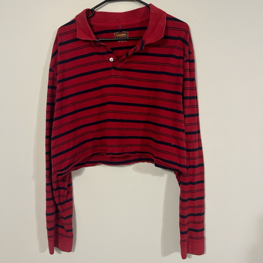Cropped blue and red long sleeve tee